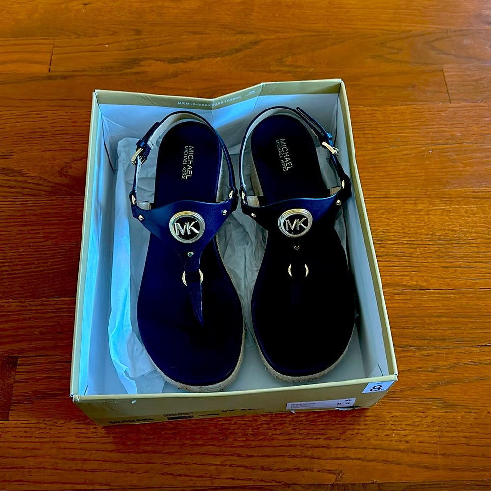 Like new Michael Kors thing sandals in rare navy blue!